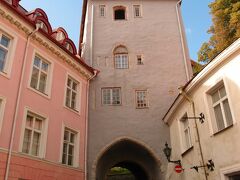 トームペアへ向かうピック・ヤルク通りの建物。