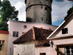 聖ニコラス教会周辺から見るキーク イン デ キョク。
市民の台所を覗き見できたとの話が納得の存在感。