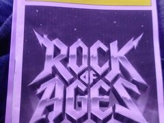 tktsで　Rock of Ages　のチケットを購入して鑑賞。

ノリがよくって楽しめた。
事前にトムクルーズ版の映画も見てたのだけど、映画のストーリーの方が好き。