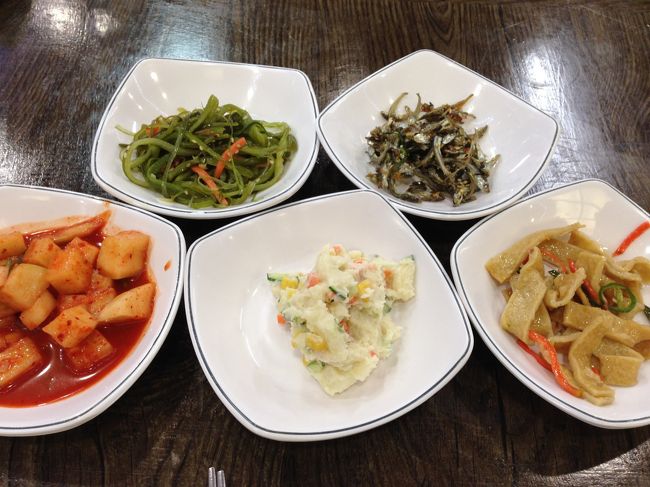 おかず類。<br />やっぱりこの店違う。。ネットで見たおかずと違うもん。<br />やっちまったか？？？<br />まあ、でも不味いわけではないのですけどｗｗ