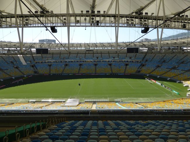 スタジアム全体を見渡す<br />