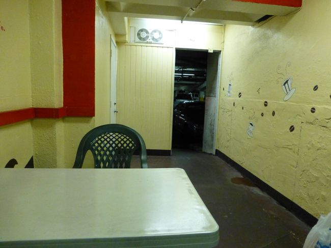 お店はちょっと寂しい感じなので<br />今まで入ったことがありませんでした。