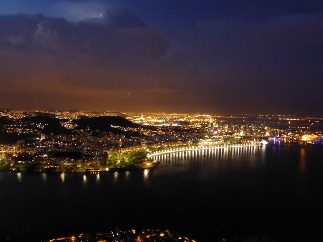 夜の帳が下り<br />こうして<br />３週間の南米の旅が幕を閉じました。<br /><br />ほんの少しですが、<br />また、自分の中の地球儀が<br />小さくなった気がします。<br /><br />いい旅だった。。。<br />Muchas Gracias.そしてMuito Obrigada. <br /><br /><br /><br /><br /><br />