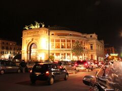 ポリテアマ劇場 Teatro Politeama