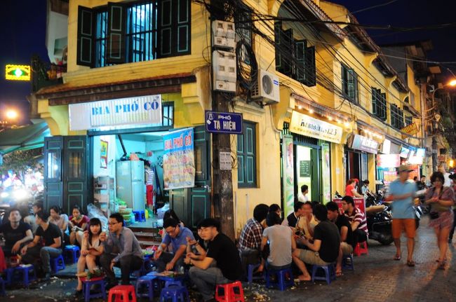 朝と違って賑やかです。