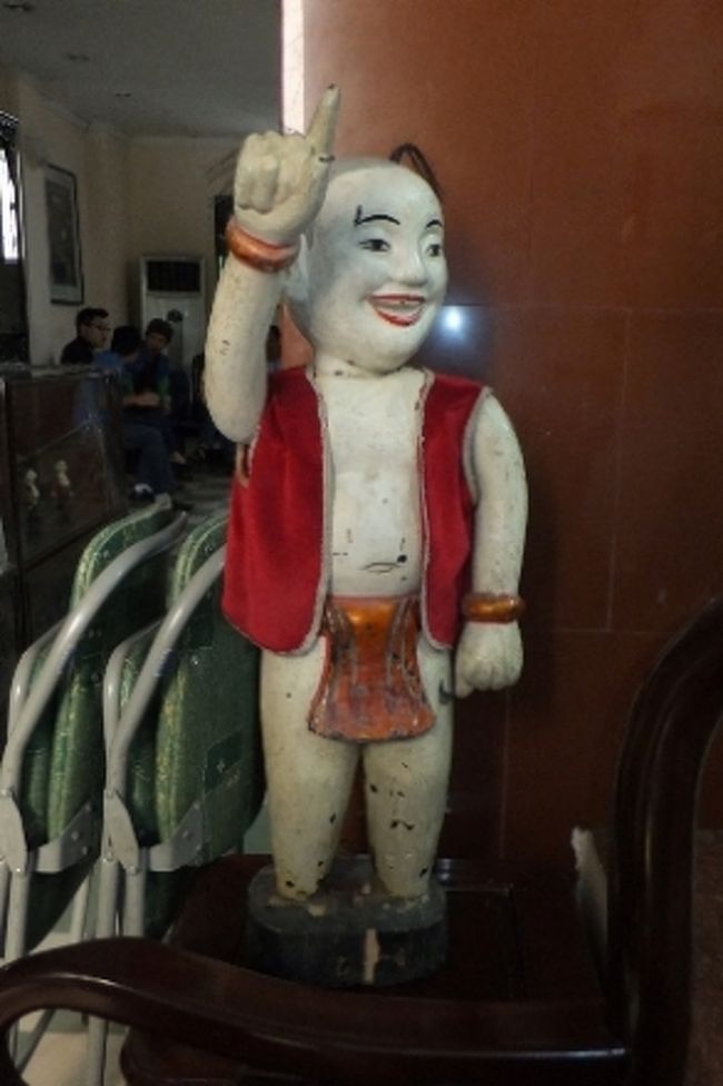 こちらもキャラクターの人形。<br />しかし、デカイ。<br /><br />これは、漁師かなあ？