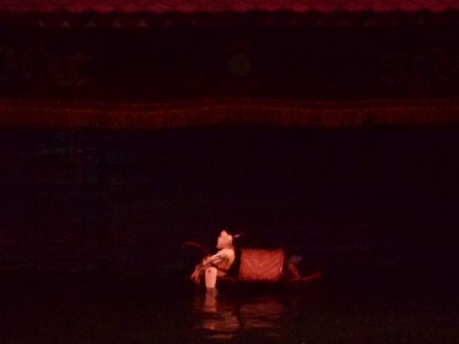 これもロビーにあったな。<br /><br /><br />大体１時間の水上人形劇。<br />とっても楽しめました＾＾<br /><br /><br />このあとは、ツレの強い要望で<br />ホアロー収容所に行ってみます。