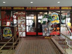 新たに登場した「BAD ASS COFFEE」なる店です。

ハワイアンな店のようでしたが、個人的にはスターバックスがここに入るとイメージが一新するので、ここに誘致してもいいのではないかと感じました。