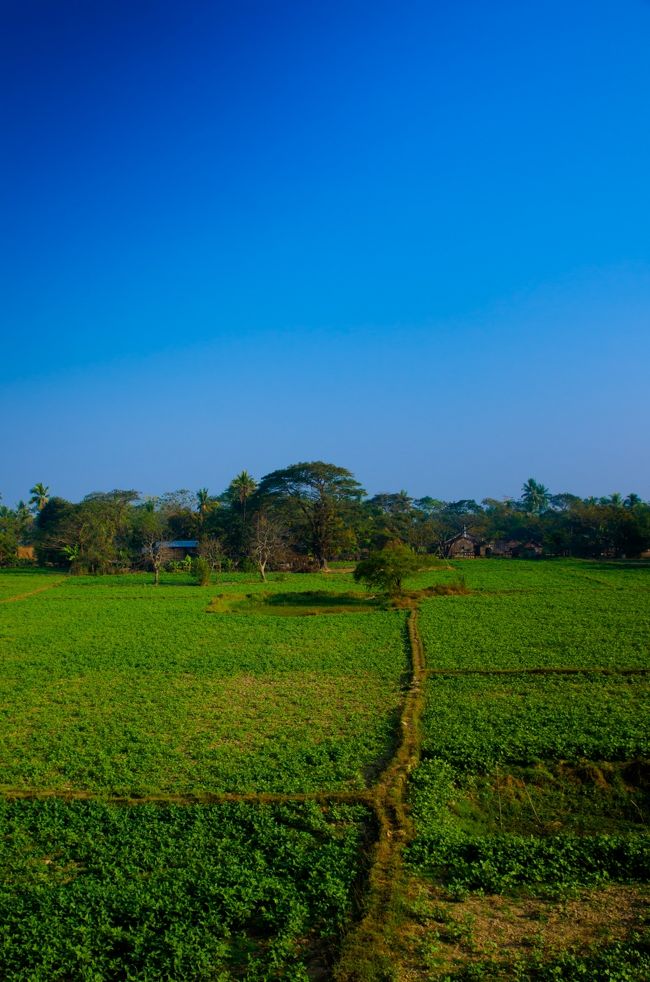 それにしても、ミャンマーに来て思うのは、第二次世界大戦って普通の日本人が（ちょっと特殊な状況ではあるが）初めて海外の異文化に触れる体験となったのだなということです。<br /><br />こういう風景をみて昔の日本人はなにを感じたのかなあって思う。