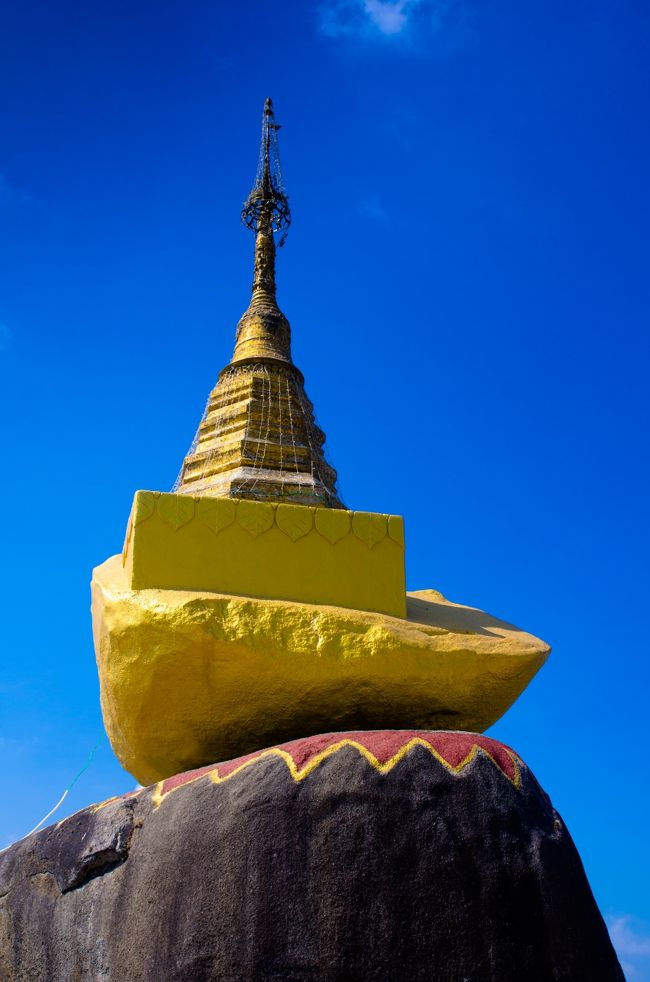 このエリアにはゴールデンロック以外にも、こんな感じで不思議なバランスの岩たちがおります。<br /><br />神々がジェンガやってた場所。とかそんな風に感じる。