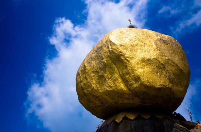 下からのぞき込んでみたのだが、宇宙からやってきた不思議な構造物って感じがしてしまう。<br /><br />それにしても想像していた以上に大きくてびびる。全然期待してなかったのだが、これはみておくのに値するものだなと思う。