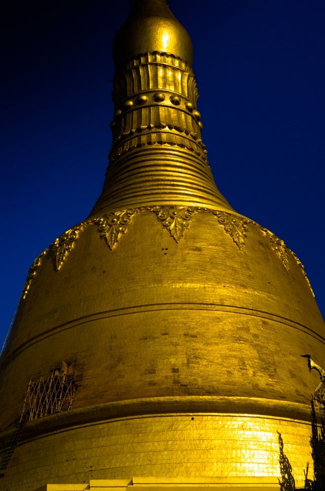 そして、ミャンマー語でシュエというのは金を表している。たしかに・・きらきらしておるな。