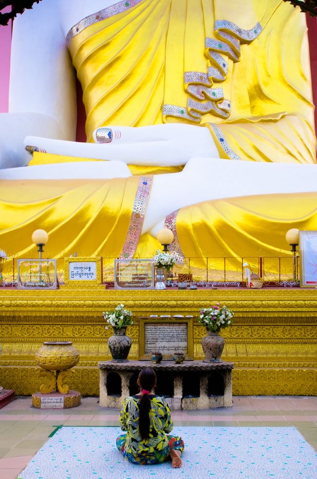 女性のような顔立ちの仏さまだなと思ったら、この寺院は女性の姉妹によって建立されたものだということ。<br /><br />そうしたことも影響しているのだろうかと思った。ちなみに、参拝に来ているのは圧倒的に女性が多い。