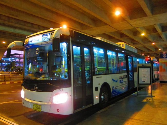 空港付近のホテルで３時間ほどの仮眠しました。<br />使ったホテルはプライガーデンホテル。<br />空港からの送迎があるため本当に楽でした。<br /><br />翌朝早めに移動です。<br />バンコク⇒マンダレーの移動のため、空港もスワンナプームからドンムアンまで移動しないといけません。<br />両空港間は飛行機のチケットがあれば、無料のシャトルに乗ることができます。<br />早朝、スワンナプーム空港にいきました。