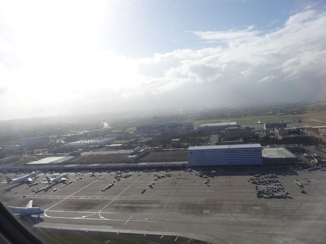 ただ、椅子はちょっと広くちょっと深く倒れる程度です。