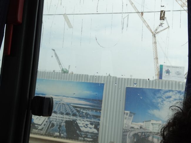 ハノイ・ノイバイ空港は日本政府の円借款により大成建設の施工で拡張工事が進められています。<br /><br />