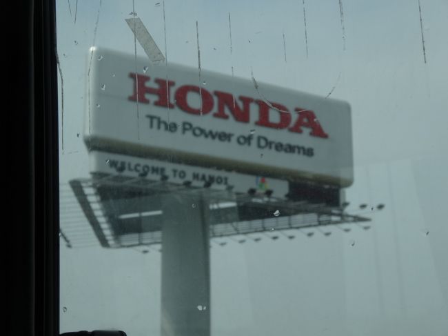 バスの中でイギリス人とアメリカ人と友達になりました。<br />