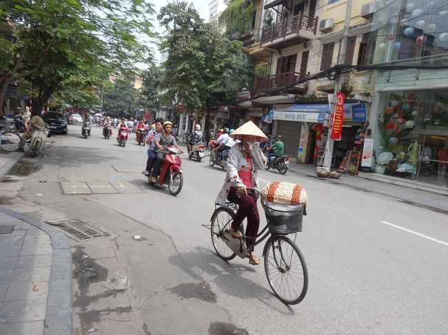 なんか食べようと探していたら、先ほどのイギリス人とアメリカ人に遭遇！<br /><br />