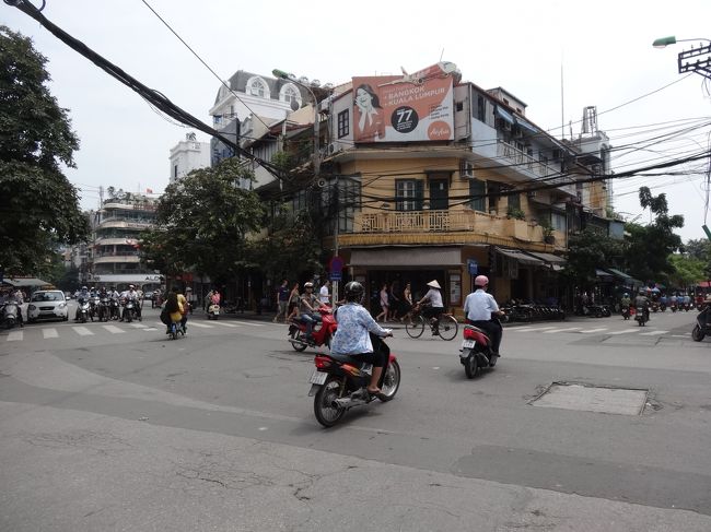 久しぶりの東南アジアに大興奮です！<br />前日にベトナム行こうと決めてからまだ24時間経っていないのに、もうこの場に立っている！