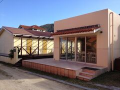 きょうの2つ目の目標、川平湾を見たので、今晩の宿「やまばれーハウス」へやって来ました。場所はカフェラグナのすぐ近くです。
きのうのペンションさっぽろさんと同じくご夫婦でやっていらっしゃるようです。ご主人は小屋の建設中らしくちょっとお忙しそうでしたが、奥さんとはいろいろお話できて、とてもおもしろかったです(^ ^)