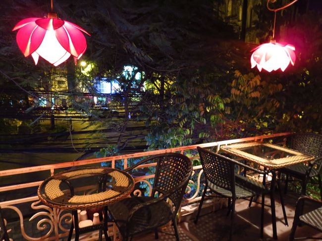 もうこの時間はさすがに何も見えないので外での食事はやめましたが、昼間だったらロマンチックそう。