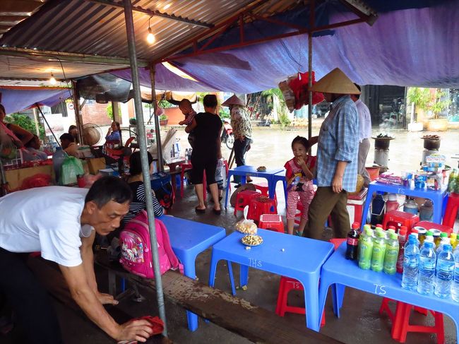 バッチャンのバスターミナルにあった屋台。
