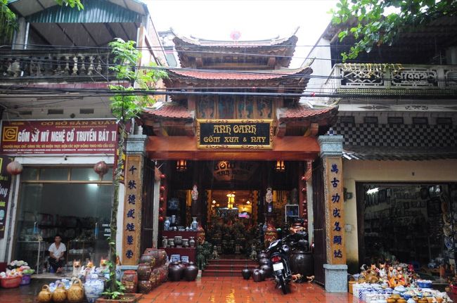 立派な門構えのお店。