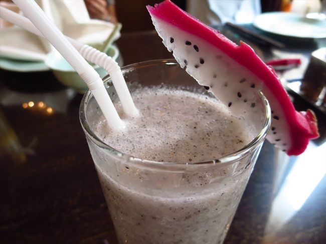 ベトナムなので、ドラゴンフルーツジュース飲みました。