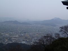 奥宮からの眺め

おみくじは中吉。
この間もそうだった。
今年の運勢はほどほどのようです。
旅行はＯＫ、引っ越しはＮＧ？

引っ越ししたいんだけど。