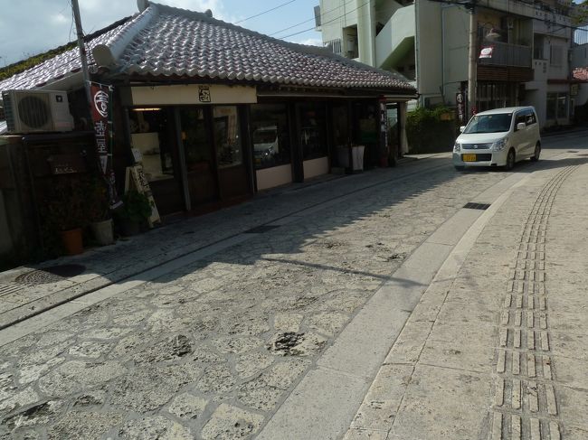 １件１件こだわりのお店が並びます。<br />土禁のお店もありました。<br />…めんどくさいので入らず。