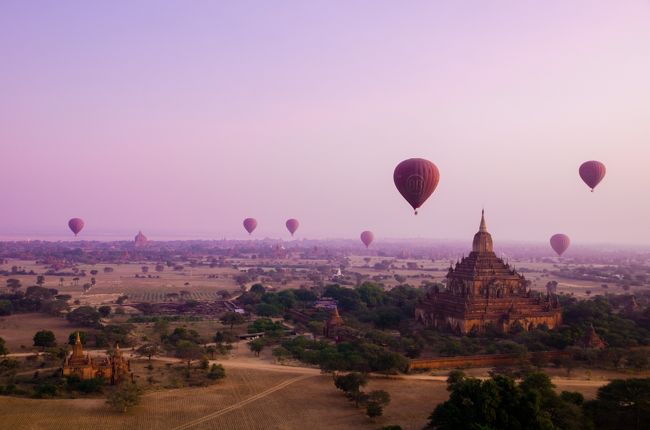 気がついたら気球は高度をあげてきている。すっかり夜があけたバガンの遠景がみえる。
