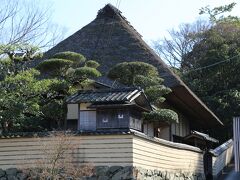 住宅街を抜けて臥龍山荘に到着。