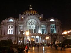 ベジャス・アルテス宮殿　総大理石の大劇場　Zocalo　駅から地下鉄　2駅分を歩いて観光してきましたので、ここ　Bellas　Artes駅からホテルへ帰ります。

