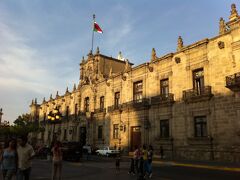 1810年メキシコ独立戦争の際、独立指導者であるミゲル・イダルゴ神父がグアダラハラに進軍し、新政府を設置すると共に奴隷解放宣言をした、ハリスコ州庁舎