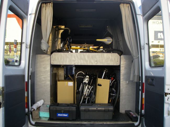 フェリー乗り場に着くと松大が先に出航。これに乗ると16時過ぎに宮島口桟橋に到着。<br />何故急いだかは、「ゆうこうサイクル」（山口県光市）のご主人が自転車を積んで、駅前で待ってくれるというお話だったからです。今回は自転車なしの旅でしたが、初め西国街道の何処かが走れないかと思い、ネット検索で某折り畳み自転車の代理店リストにその付近らしい住所でしたので、電話で問い合わせたら、夕方お勤めの帰りに何台か持ってきてくれるということでした。<br />Facebookは<br />https://www.facebook.com/yuukoucycles/