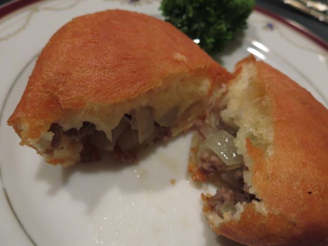 ピロシキ<br /><br />ほかにもロシア風水餃子みたいなやつとかステーキとか食べました。