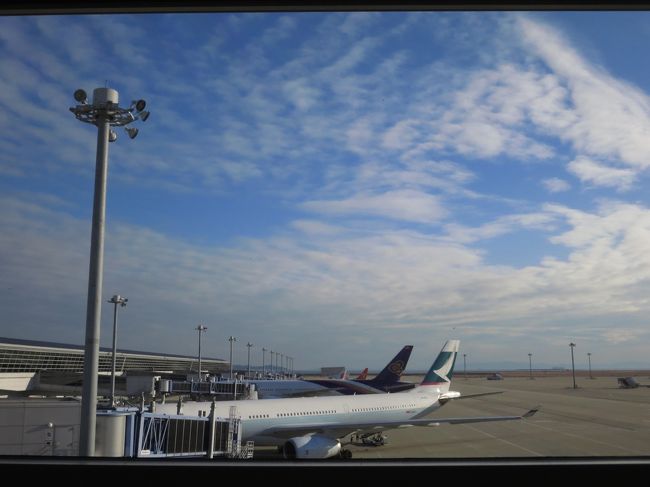 チェックイン済ませて、買い物をちょっとしてから、ラウンジへ。<br /><br />よく乗っているキャセイですが、セントレアからは乗ったことないかも…<br /><br />