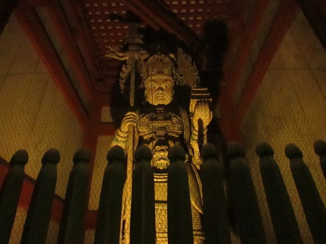 中門の毘沙門天(多聞天)も今夜は大迫力で迫ってきます。<br />格好良いなぁ、ステキです。