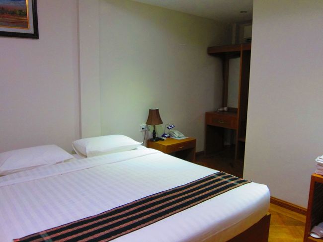 ニューバガンにとったホテルはマニサンダホテル。<br />実はじゃいこちゃん達このホテル今日は予約入れてなかったんです。<br />だって・・・言い訳すると・・・<br />アジアの電車って遅れるでしょ？？<br />普通遅れるよね？しかも、何時間も・・・。<br />だけど、まさかの時間ピッタリに駅に着くわけよぉ。<br />カマが外れたってわけです。<br /><br />でも、１泊分払えば何とかなるかなと思ってホテルに行ってみました。<br />ホテルの人本当にいい人だった☆<br />無料でいいよって言ってくれた。<br />超アーリーチェックインですよぉ。<br />うれしいな☆<br />しかもね、タクシーの人もちゃんとチェックインできるか最後まで見届けてくれたんです。<br />本当にいい人だった☆この国の人のおもてなしホスピタリティの感激します。