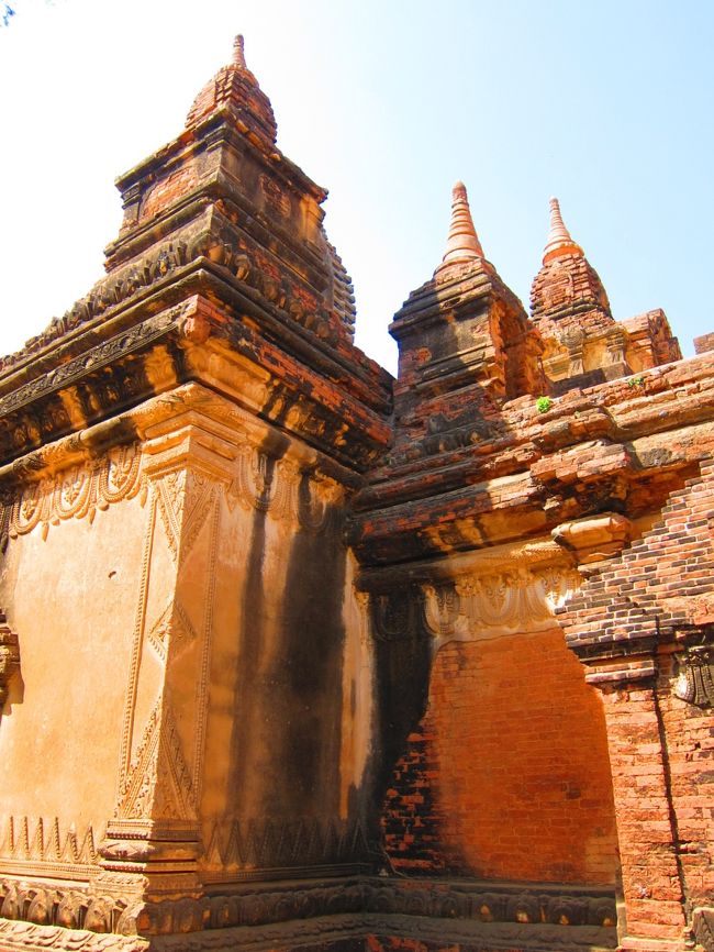 たぶんこれはマヌーハ寺院の外観☆<br /><br />半日のうちにいろんなお寺に連れて行ってくれたので、今となってはどこがどこだか思い出すのに必死です。