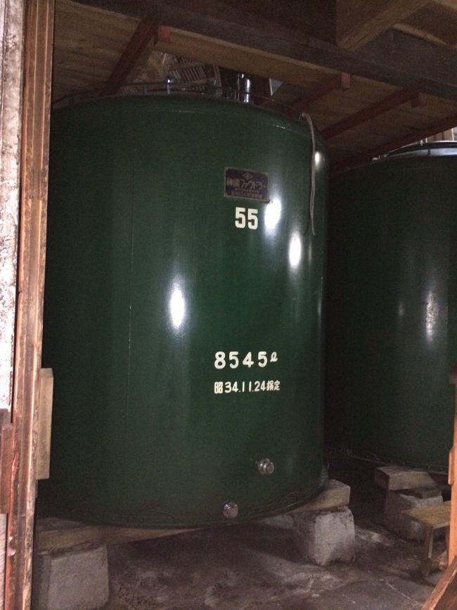 お酒を貯蔵しているホーロータンク