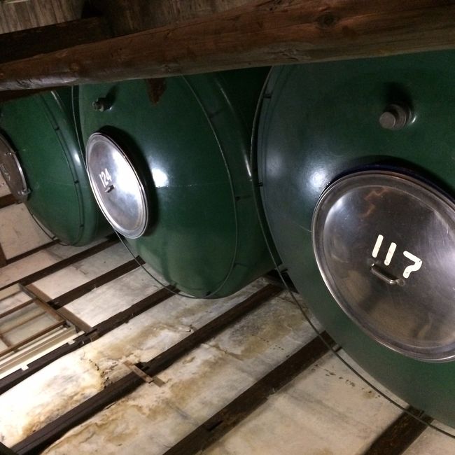 タンクが所狭しと並んでいます