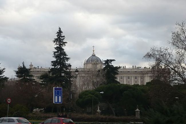 スペイン王宮を眺めて。