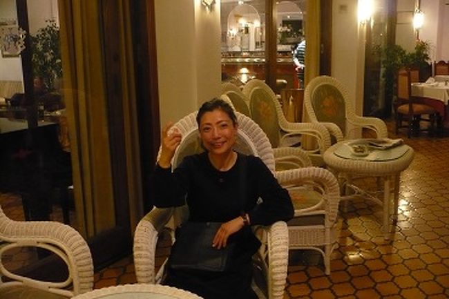 TRH MIJAS のバーラウンジ。<br />私には良いホテルでした。<br />とっても素敵でしたよ(*^-^*)<br />ミハスは、小さな街だから、<br />何日か滞在すればすぐに熟知しそうな。<br />癒しにもなるし、いつかまた個人旅行で訪れたいところです。<br />もちろん、夏に♪<br />ホント、スペインは最高です！！！！！！！！<br />Lo he pasado muy bien.<br />Muchas gracias.<br />