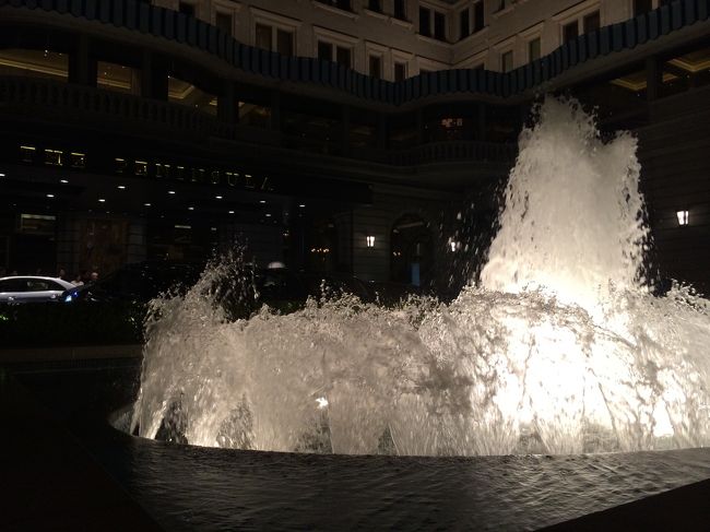 <br />　ペニンシュラ前です。泊まらなかったけれどスパだけ予約<br /><br />　して行ってきましたが、さすが素晴らしかった。次回も絶対<br /><br />　行きます！