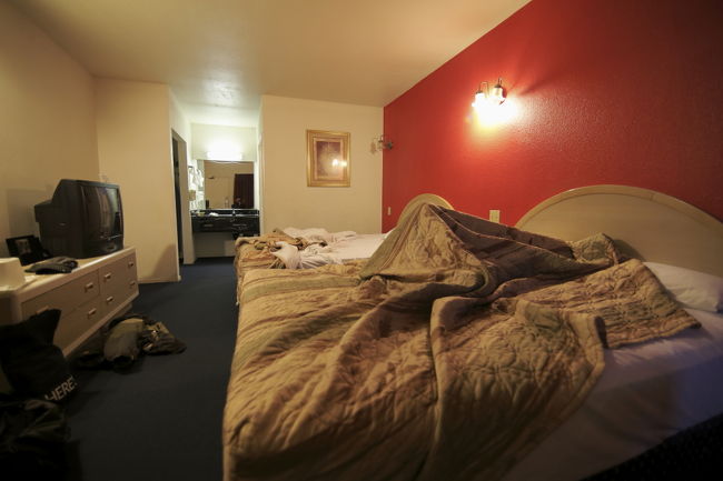 モーテルの部屋っす。広くてきれいでしょ。