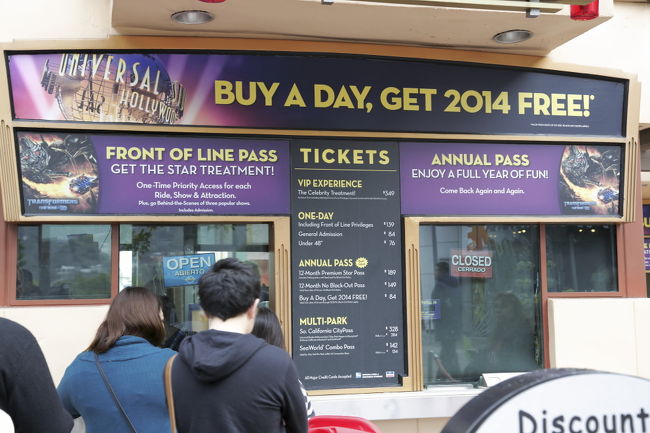 ユニバーサルスタジオハリウッド、値段高いし(-_-;)、それにクレジットカード使えなかったし(-_-;)、それにそれに一日券買ったら年間フリーってよくわからない￥(-_-;)￥