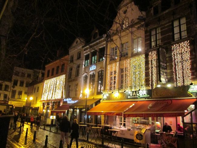 こちらは広場に面したレストラン街。