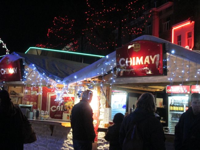 明るかった時から目をつけていたトラピストビール「シメイ」の屋台。