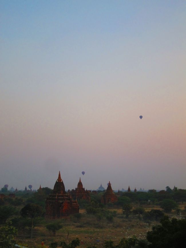 二日連続でホテルから見ても見飽きない美しさのある朝日です。<br />本当に贅沢な時間でした。<br />朝日を見てもきれいだし、遺跡のほうを向いても美しいし、本当にのんびりしたいい時間です。